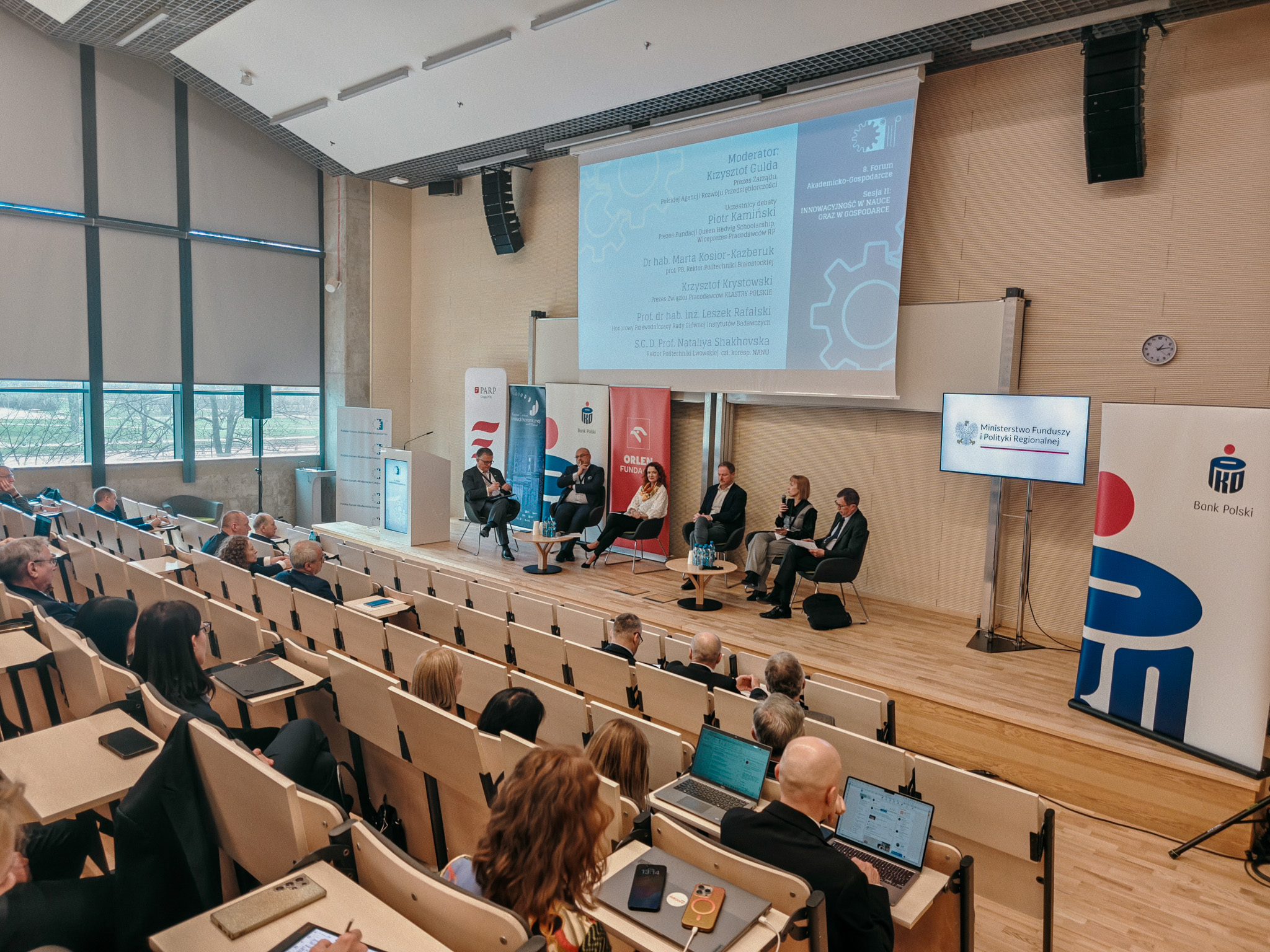 8. Forum Akademicko-Gospodarcze – wywiady i filmy